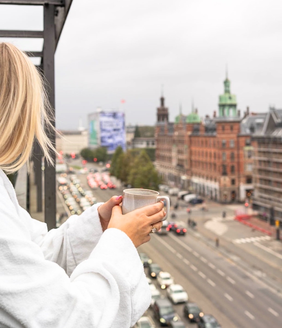 Ziua 1, 6 august: Bucuresti –  Copenhaga - Circuit Copenhaga - Groenlanda - Islanda. Eclipsa Totala de Soare 2026